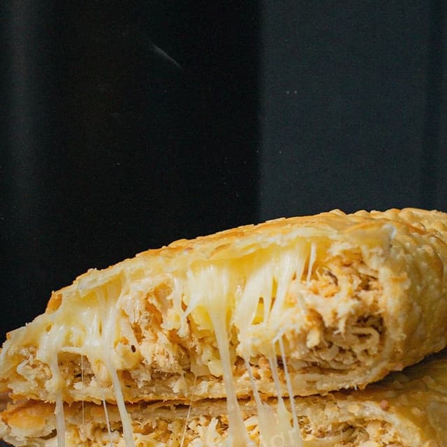Pastel de Frango e queijo