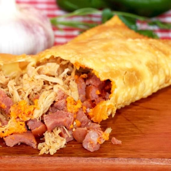 Pastel de frango e calabresa