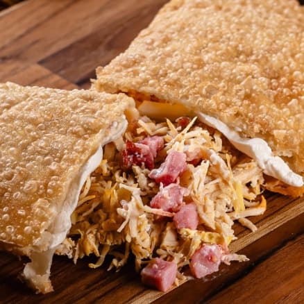 Pastel de frango e bacon
